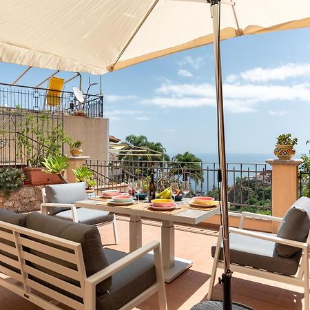 Taormina Panoramic Apartment With Parking Екстер'єр фото