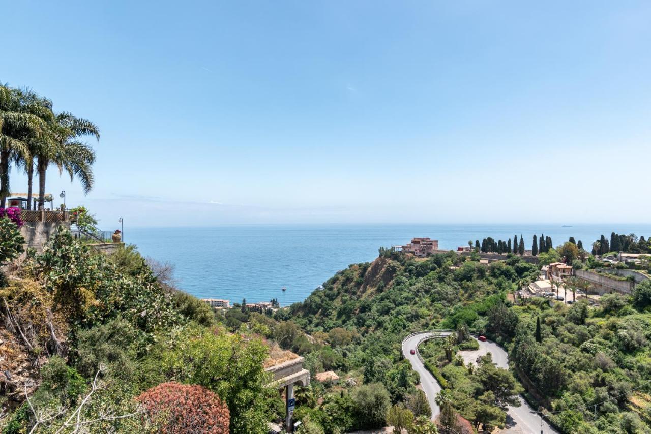Taormina Panoramic Apartment With Parking Екстер'єр фото