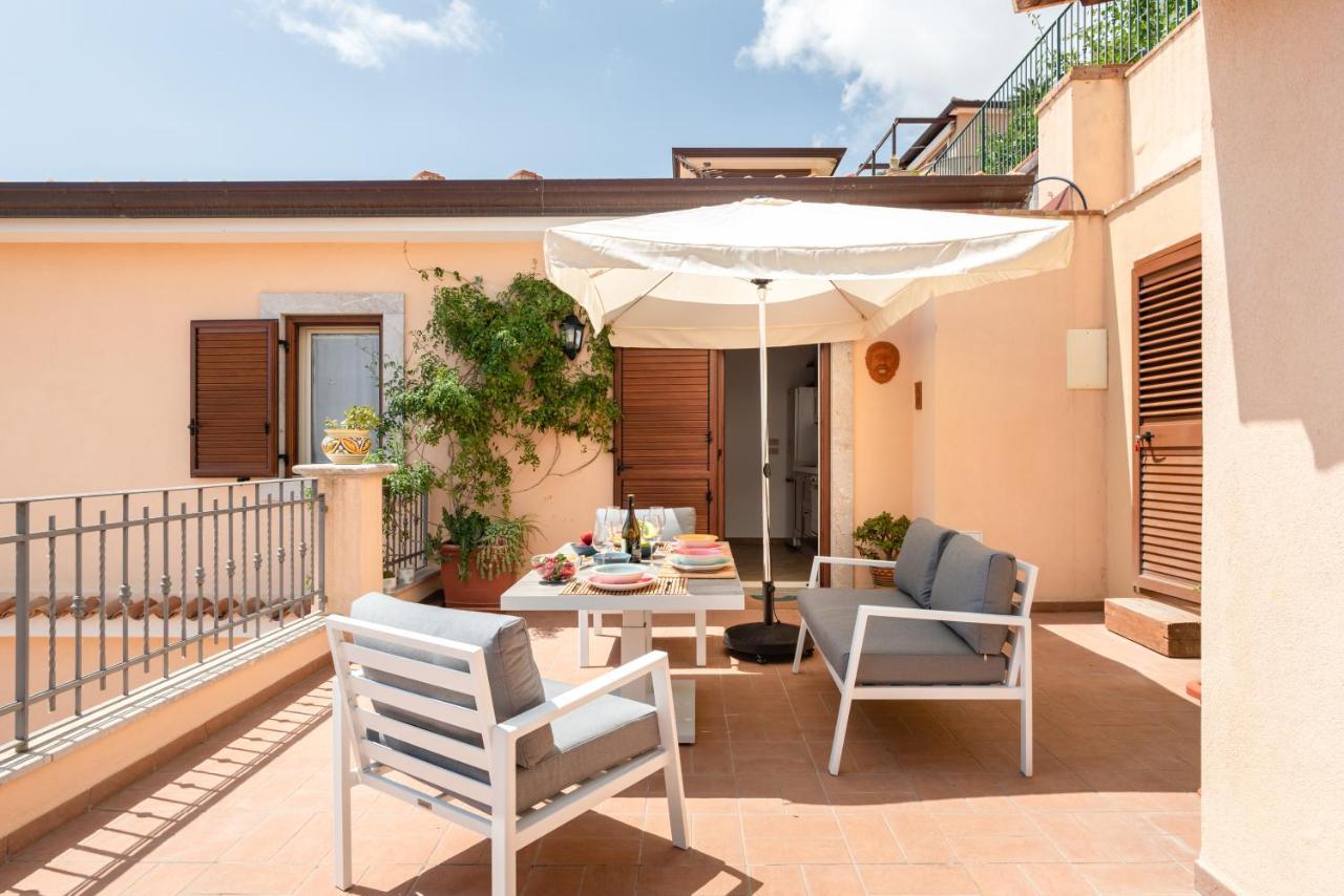 Taormina Panoramic Apartment With Parking Екстер'єр фото