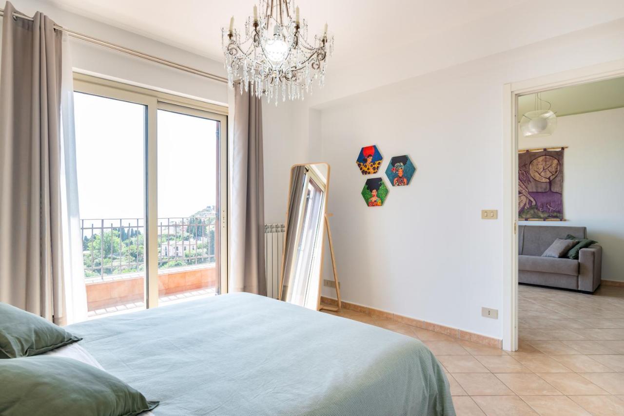Taormina Panoramic Apartment With Parking Екстер'єр фото