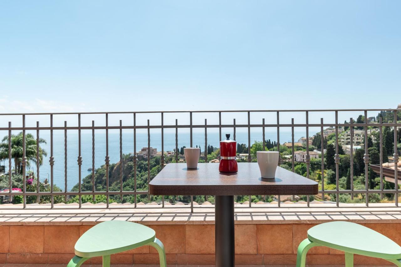 Taormina Panoramic Apartment With Parking Екстер'єр фото